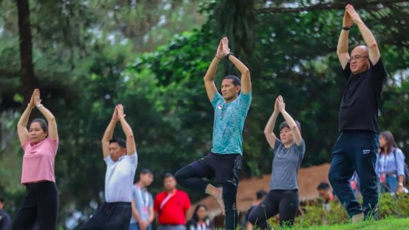 Menparekraf Sandiaga Uno Dan Delegasi ASEAN Menikmati Yoga Hingga Pijat