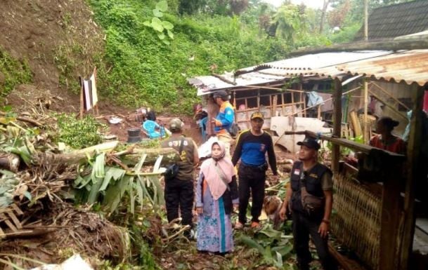 Banjir Dan Longsor Terjang Situbondo 7 Rumah Dan Fasilitas Umum Rusak