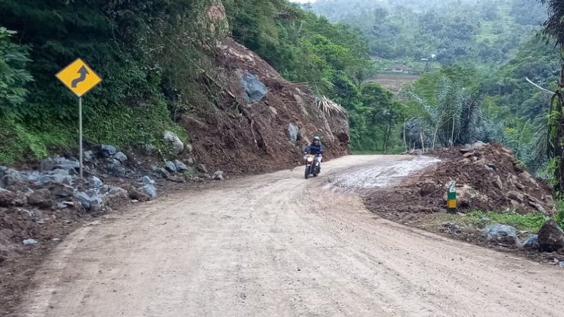 Usai Tertutup Longsor Jalur Bandung Garut Via Talegong Kembali Normal