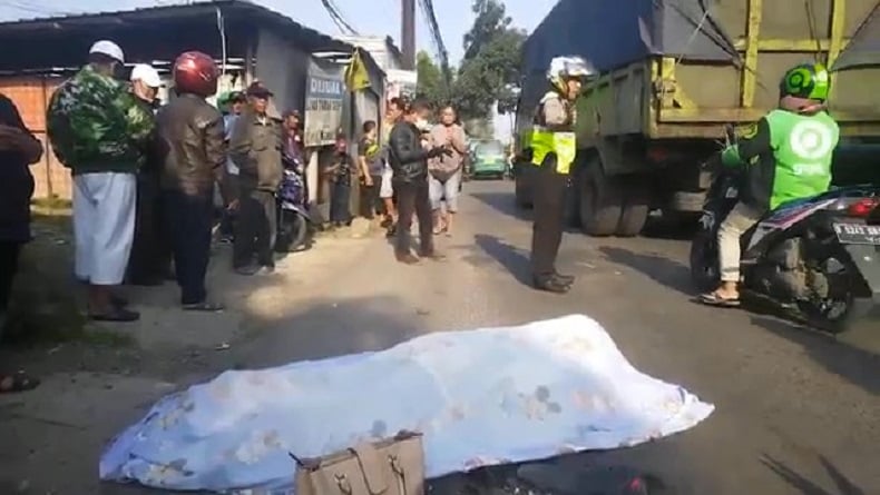 Kecelakaan Di Cimahi Hari Ini Pemotor Tewas Terlindas Fuso Usai Gagal