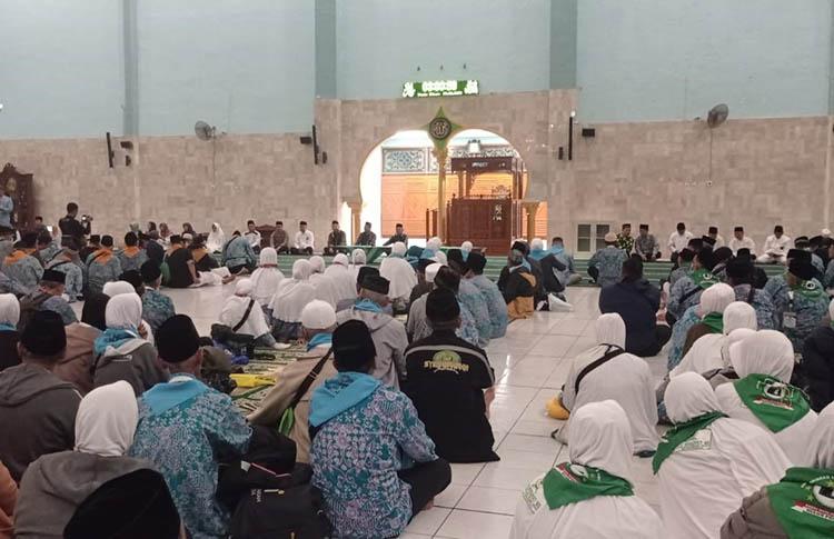 Calon Haji Kulonprogo Diberangkatkan Ke Tanah Suci Makkah