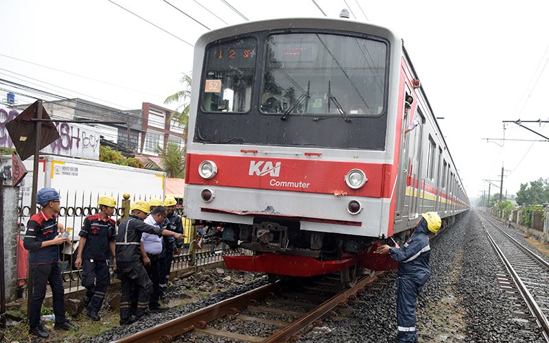 Nyaris Tertabrak Krl Di Pelintasan Ratu Jaya Depok Korban Selamat Usai