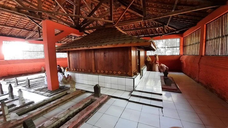 Tempat Ziarah Di Cirebon Makam Syarif Hidayatullah Hingga Petilasan