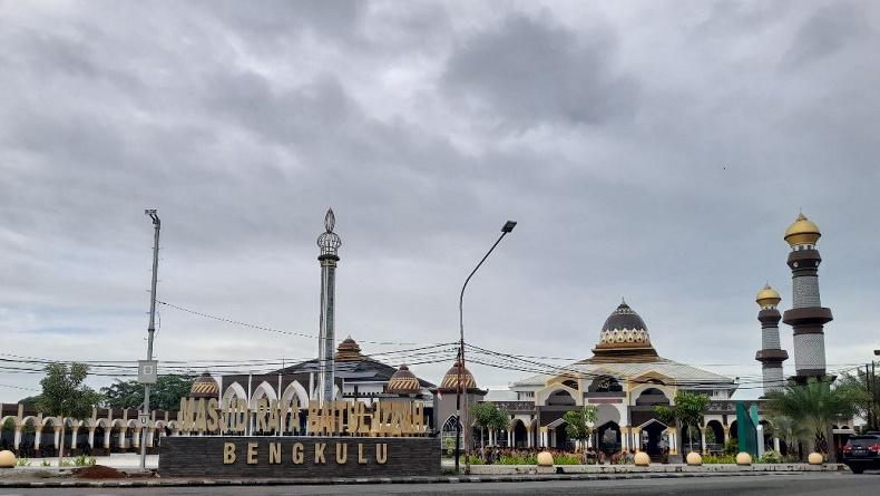 Hari Ketiga Kunjungan Di Bengkulu Jokowi Sholat Jumat Di Masjid Raya