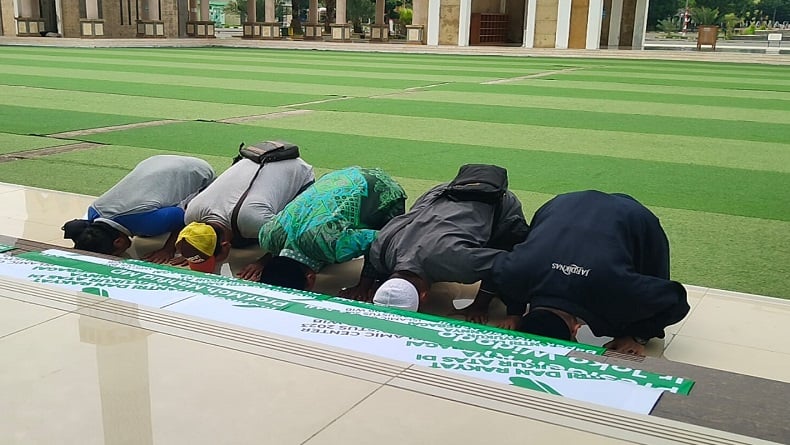 Doa Sujud Syukur Lengkap Dengan Tata Caranya