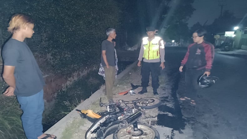 Kecelakaan Di Garut Motor Tabrakan Dengan Toyota Kijang Orang Luka