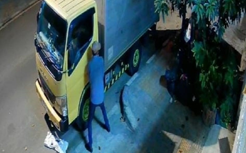 Viral Pencurian Mobil Boks Di Jakbar Terekam CCTV Polisi Buru Pelaku