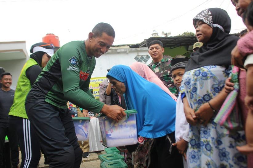 Korem 061 Suryakencana Berikan Sembako Dan Pengobatan Gratis Untuk