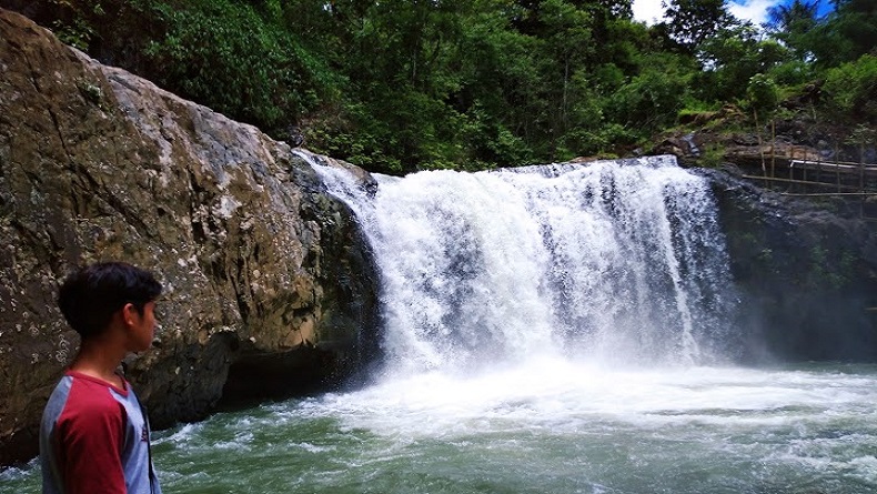 Pesona Curug Dengdeng Surga Tersembunyi Di Cisompet Garut