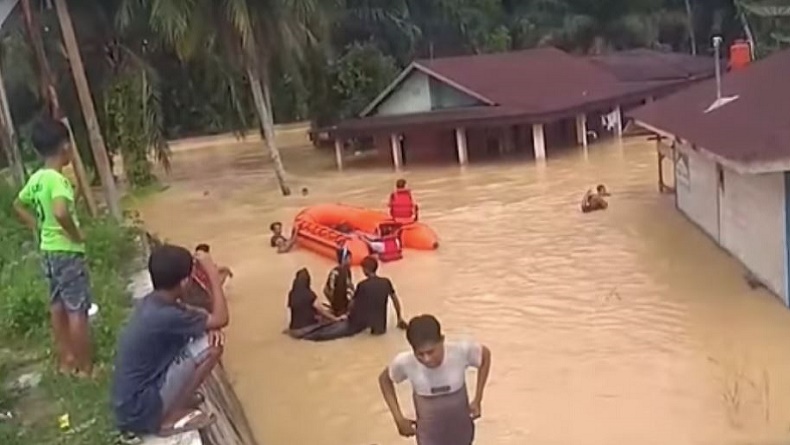 Sungai Batanghari Meluap 1 178 Rumah Warga Di Danau Sipin Jambi