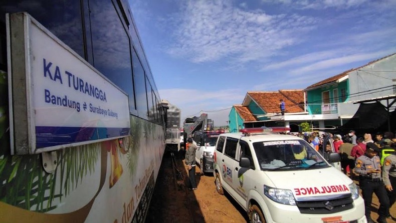 Dari Korban Tewas Tabrakan Kereta Di Bandung Ternyata Masinis Dan