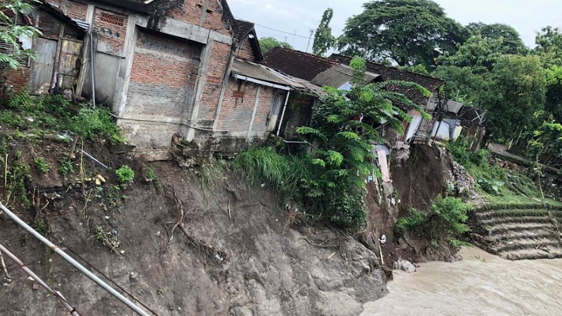 Tebing Sungai Bengawan Solo Di Bojonegoro Longsor Di Sejumlah Titik