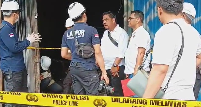 Polisi Olah TKP Toko Bingkai Di Mampang Penyebab Kebakaran Tunggu