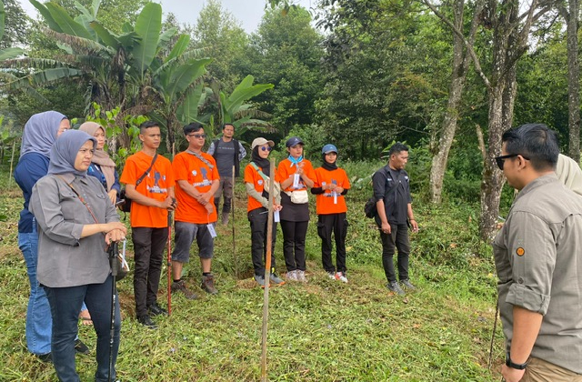 Rayakan Hut Ke Pnm Sukabumi Tanam Pohon Endemik