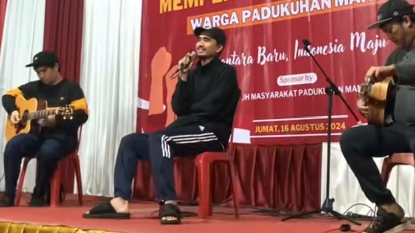 Viral Penampilan Sederhana Duta Sheila On Nyanyi Di Malam Tirakatan