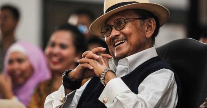 Kisah Sukses BJ Habibie, Berkarier di Jerman hingga Buat Industri Pesawat di Indonesia