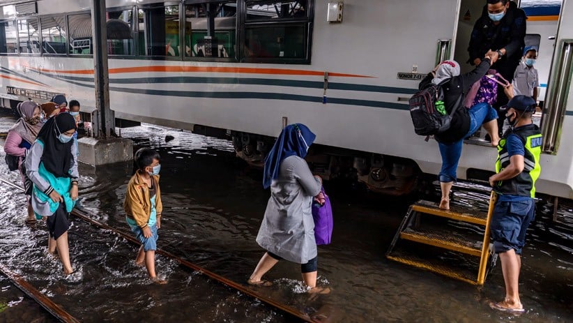 Jalur Stasiun Semarang Tawang -Alastua Terendam Banjir, 16 Perjalanan KA Dibatalkan