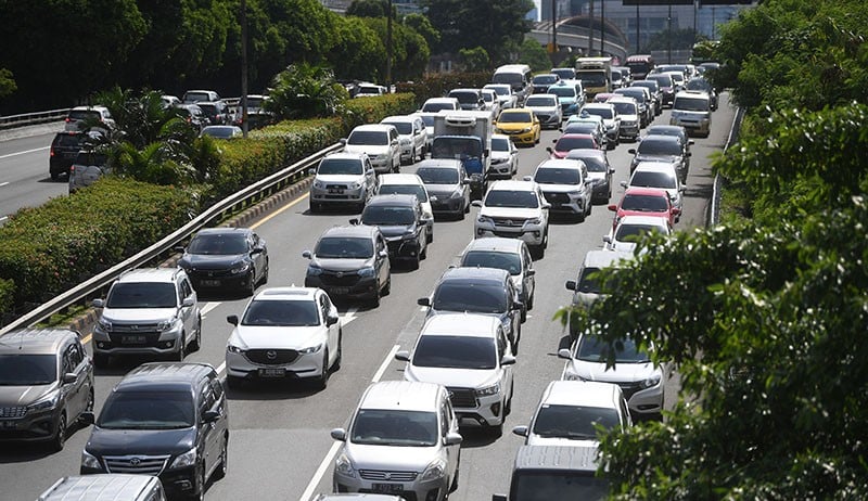 Catat! Penggunaan Bahu Jalan Tol Dalam Kota Dimajukan jadi Jam 17.00 WIB selama Puasa