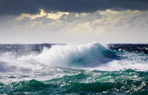 Waspada! Gelombang Laut Tinggi hingga 4 Meter di Sejumlah Perairan Indonesia