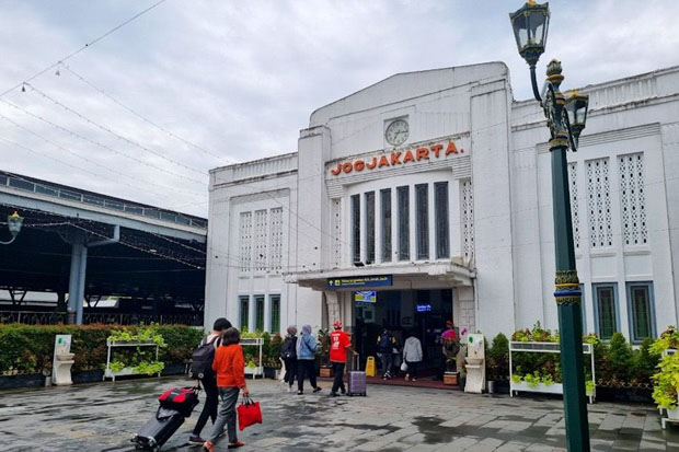 Motif Dosen Ponpes Ponorogo Lompat dari KA Gajayana, Panik Kebablasan di Stasiun Tugu