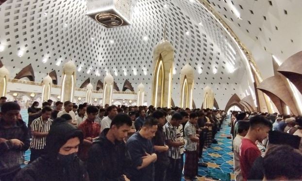 Cara Sholat Tarawih 11 Rakaat 2 2 2 2 3, Lengkap Bacaan Niatnya