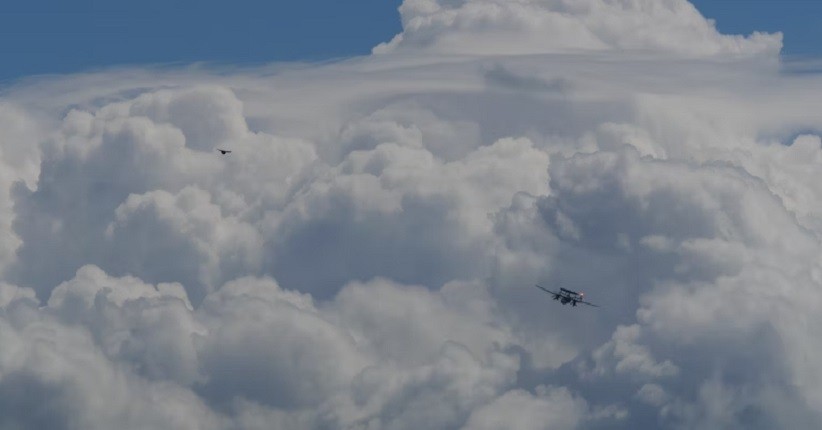 BMKG Ingatkan Potensi Awan Cumulonimbus, Waspada Ancam Penerbangan!