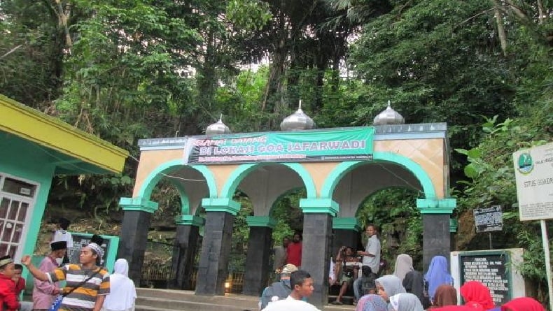 6 Tempat Wisata Religi di Tasikmalaya, Ada Mitos Gua Petilasan Wali Bisa Tembus ke Makkah