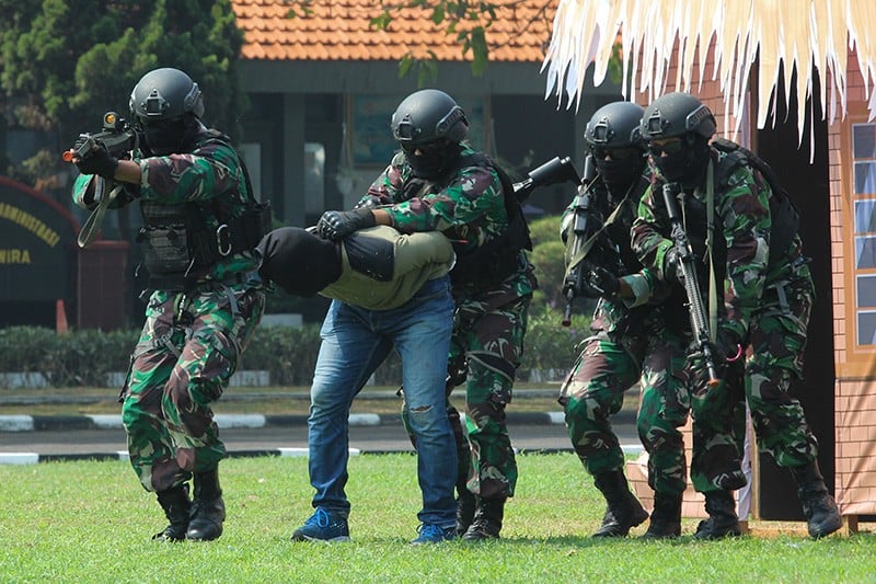 Terduga Teroris yang Ditangkap Densus 88 Aktif Sebarkan Paham Bom Bunuh Diri di Grup WA
