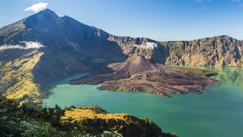 5 Fakta Gunung Rinjani yang Tiba-Tiba Ditutup, Nomor 4 Mengejutkan!
