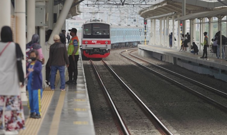 Perbaikan Rel di Stasiun Palmerah-Kebayoran Selesai, Perjalanan KRL Kembali Normal