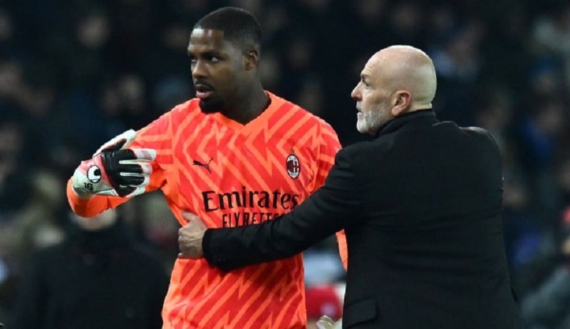 AC Milan Terancam Kehilangan Mike Maignan, Chelsea Siap Siaga di Garis Depan!