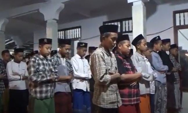 Keutamaan Sholat Tarawih 10 Hari Pertama di Bulan Ramadhan dalam Kitab Durratun Nasihin