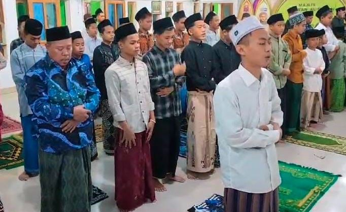 Tata Cara Shalat Tarawih 11 Rakaat 2 2 2 2 2 1: Niat, Bacaan dan Gerakan yang Benar