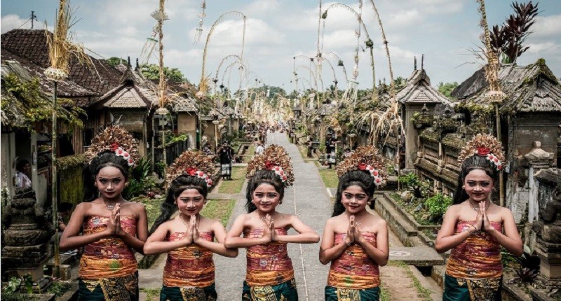 Contoh Puisi Bali Anyar, Singkat Namun Penuh Makna 