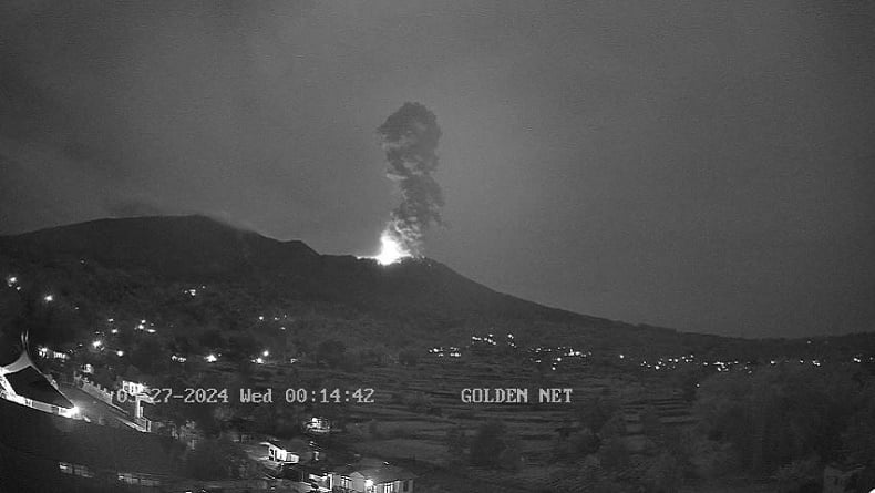 Gunung Marapi Meletus Malam Ini, PVMBG Minta Warga Waspada