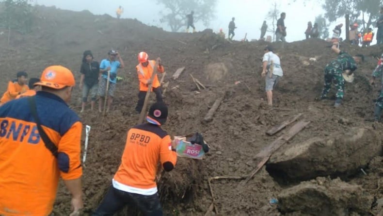 Longsor Terjang Toraja Utara, Suami Istri Tewas Tertimbun 10 Bangunan Rusak