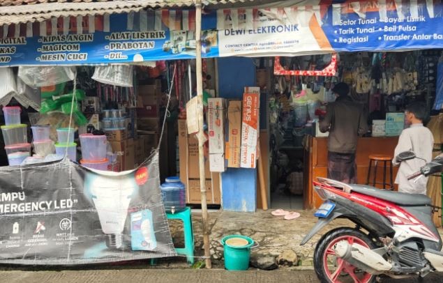 Kisah Pedagang Elektronik di Bogor dari Door to Door hingga Punya Toko