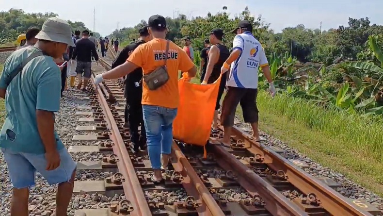 Kondisi Mengenaskan, Potongan Jasad Pria Ditemukan Berceceran di Rel Kereta Ngawi