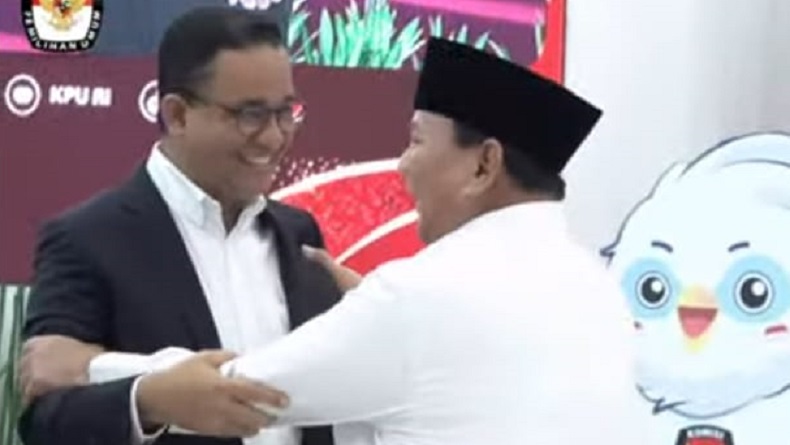 Momen Prabowo Jabat Erat hingga Goyang-goyangkan Badan Anies di KPU