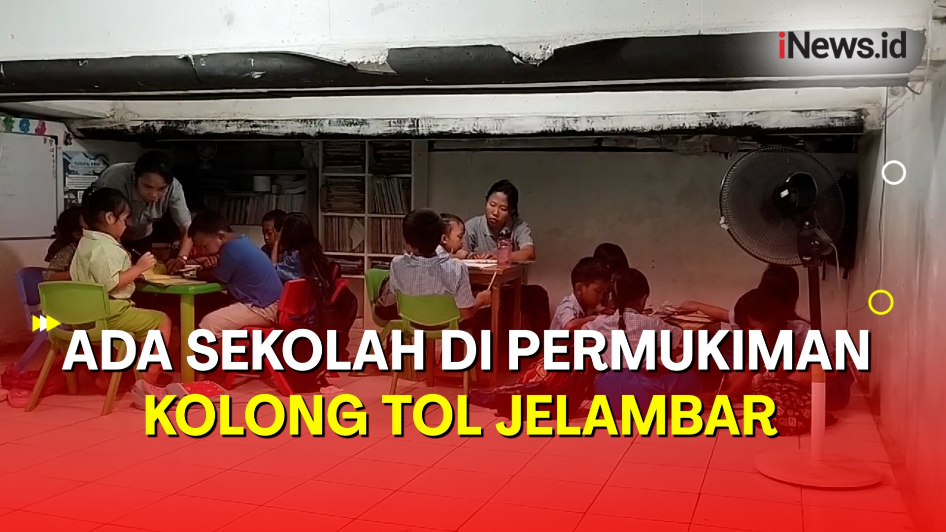 Menengok Puluhan Anak Belajar di Kolong Tol Jelambar Jakarta Barat