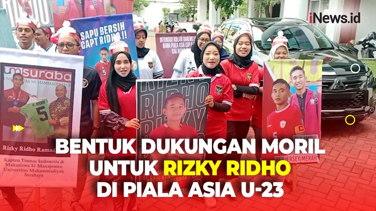 Puluhan Teman Kampus Rizky Ridho di Universitas Muhammadiyah Surabaya Gelar Aksi Pawai