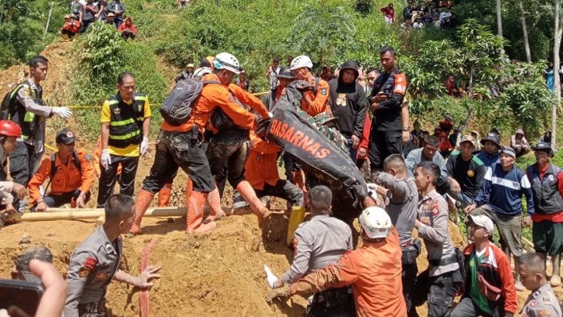 Update Korban Longsor di Garut, 3 Orang Tertimbun Ditemukan Tewas