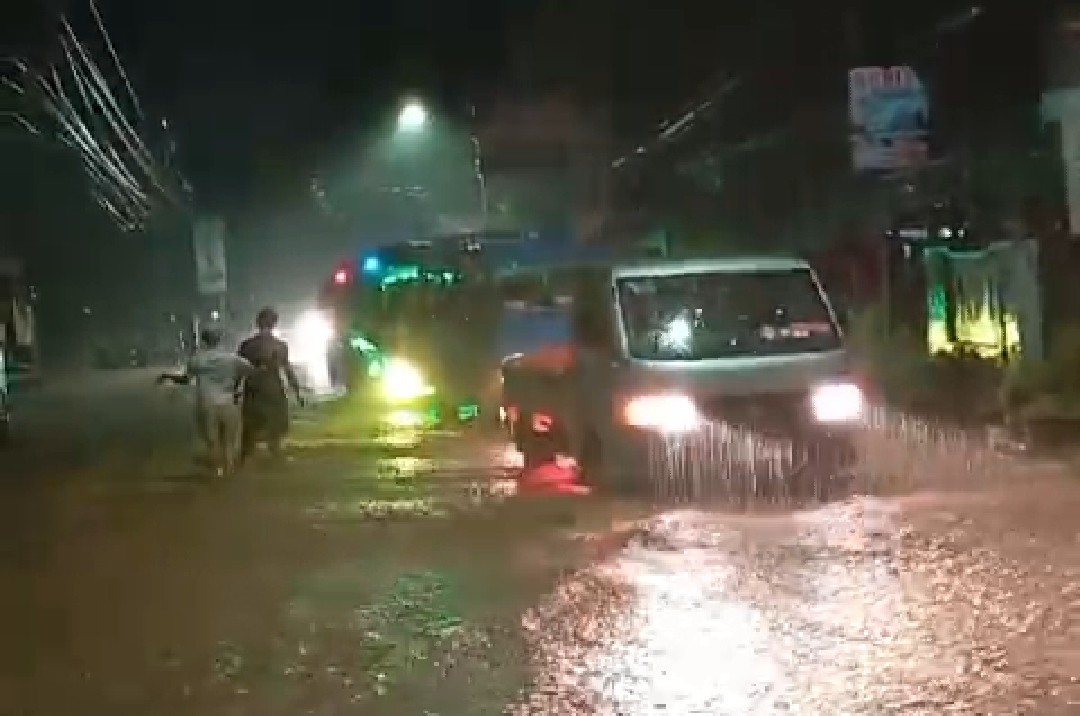 Banjir Bandang Terjang Enrekang, Jalur Trans Sulawesi ke Toraja Lumpuh