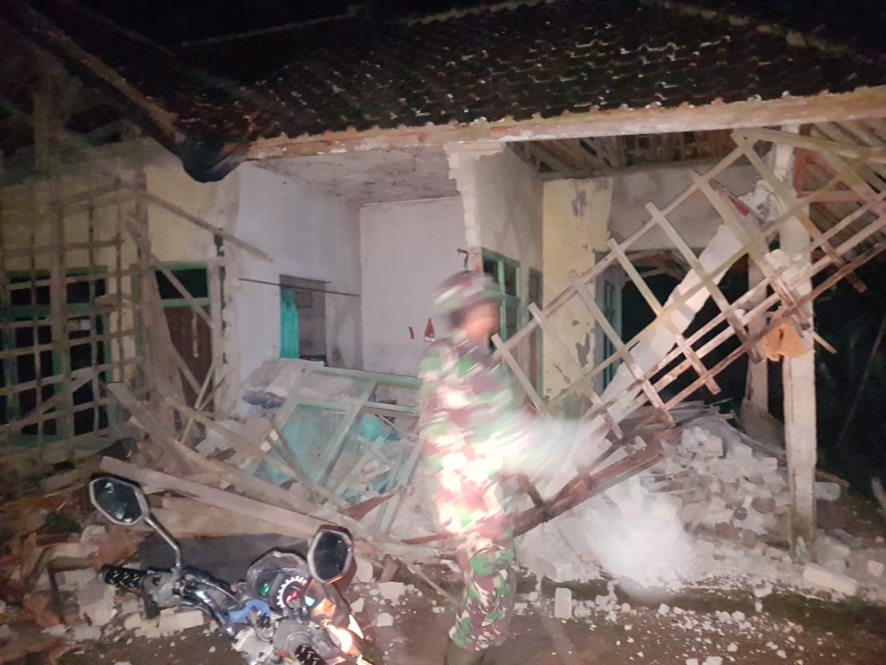 Gempa Garut Magnitudo 6,5 Rusak Rumah dan Masjid di Sukabumi