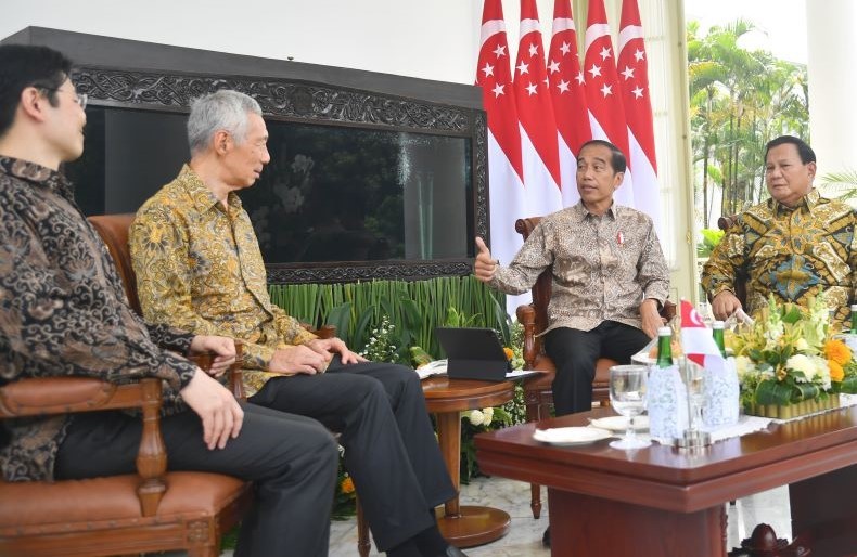 Jokowi Kenalkan Prabowo pada PM Baru Singapura di Istana Bogor