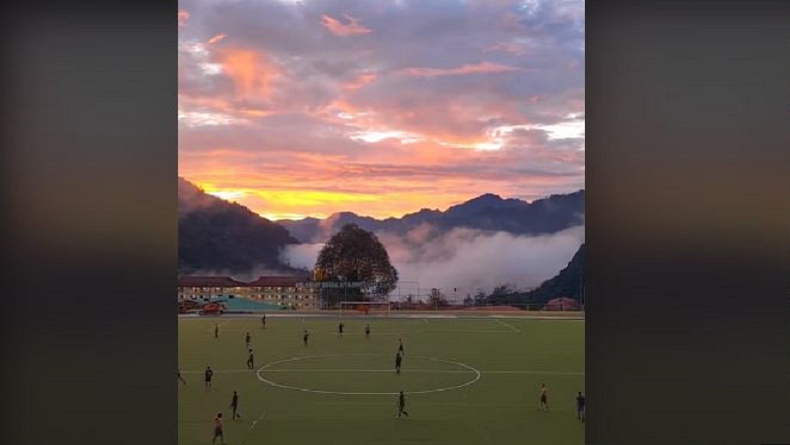 Viral Pemandangan Lapangan Sepak Bola di Tembagapura, Berada di Ketinggian 2.000 Mdpl