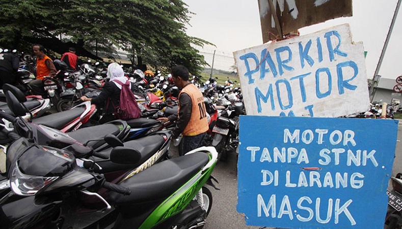 Pemprov DKI Tindak Para Tukang Parkir Liar Minimarket Mulai Pekan Depan