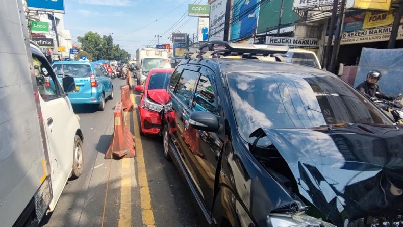 Kecelakaan Beruntun di Ujungberung Bandung, 5 Mobil Bertabrakan di Lampu Merah