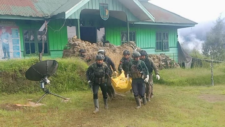 TNI Polri Rebut Homeyo Intan Jaya dari OPM, Evakuasi Korban Penembakan ke Mimika