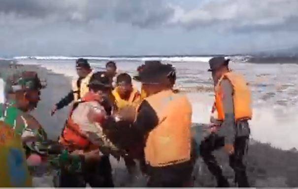 2 Remaja Hilang Terseret Gelombang di Pantai Saba Gianyar Ditemukan Tewas